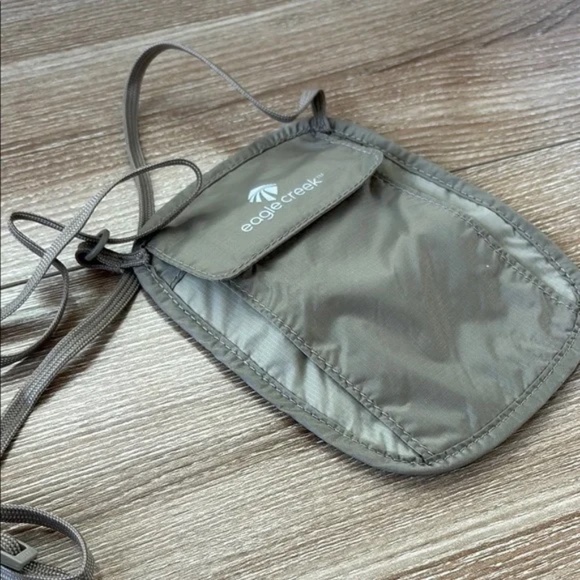 Eagle Creek Crossbody Bag - Picture 6 of 6